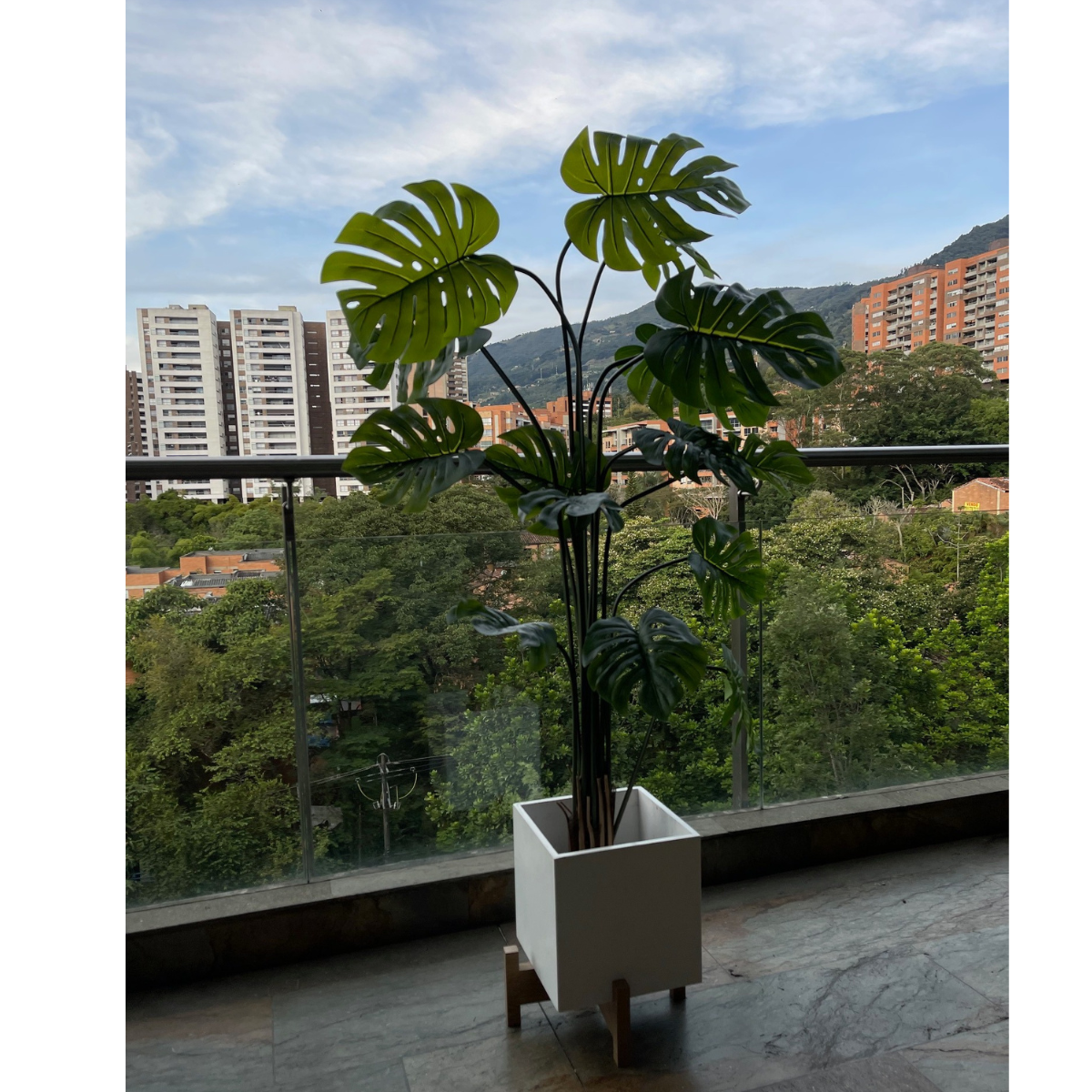Planta Decorativa Artificial Monstera