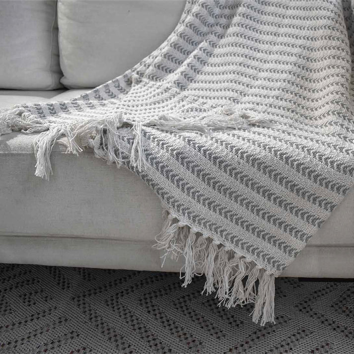Manta Decorativa o Pie de Cama Frazada Masai 131 Gris