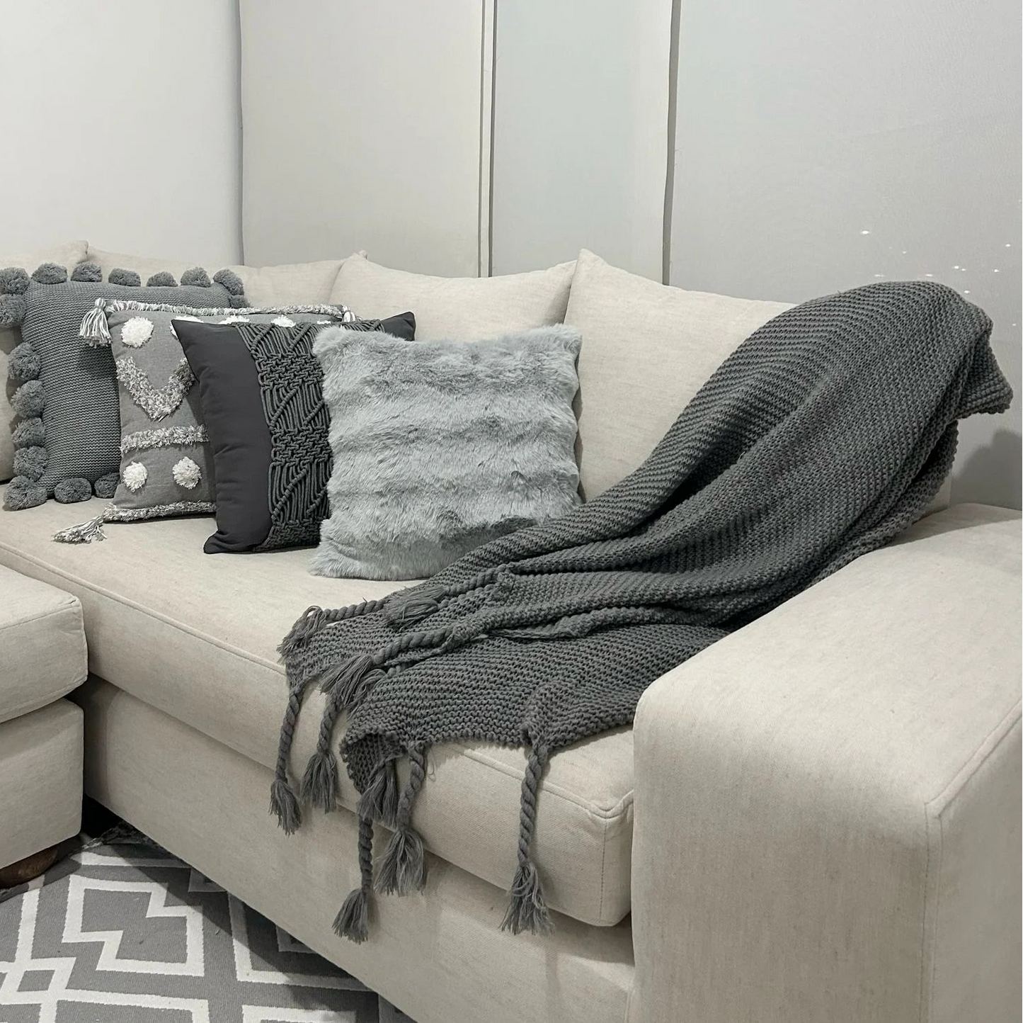 Manta Decorativa Fraza Gris Lazos