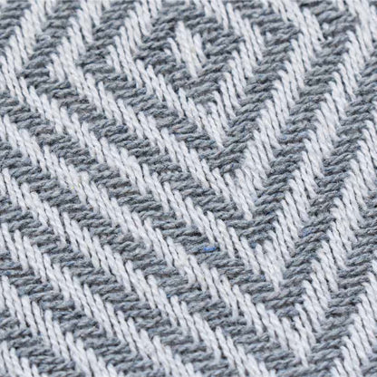 Manta Decorativa o Pie de Cama Frazada Masai Gris