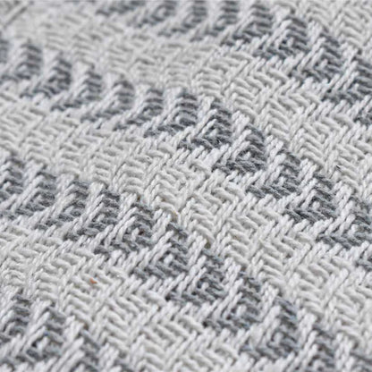 Manta Decorativa o Pie de Cama Frazada Masai 131 Gris