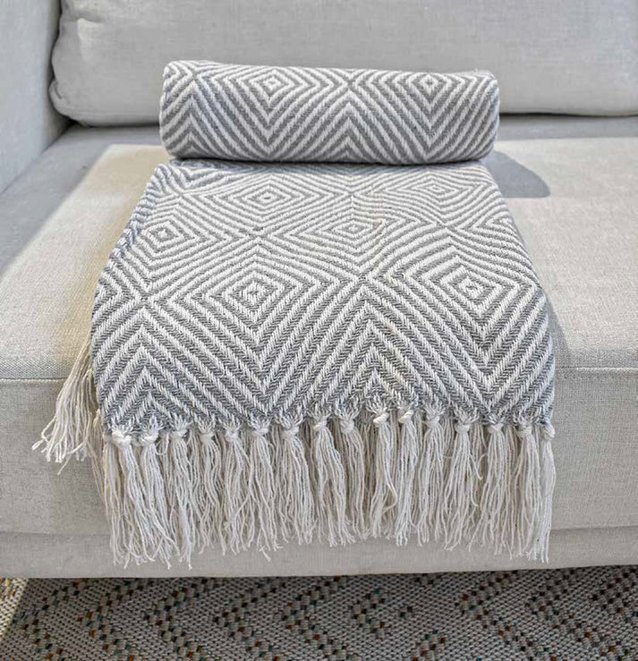 Manta Decorativa o Pie de Cama Frazada Masai Gris