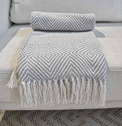 Manta Decorativa o Pie de Cama Frazada Masai Gris