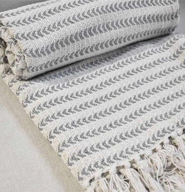Manta Decorativa o Pie de Cama Frazada Masai 131 Gris