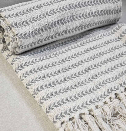 Manta Decorativa o Pie de Cama Frazada Masai 131 Gris