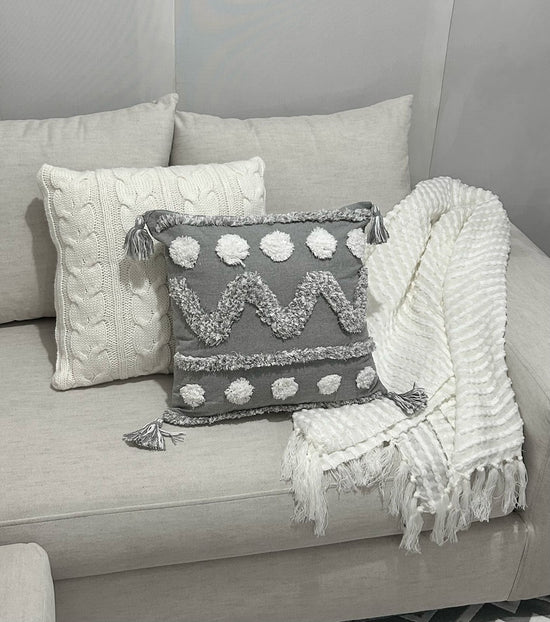Cojin Decorativo Pepas Blancos y Gris