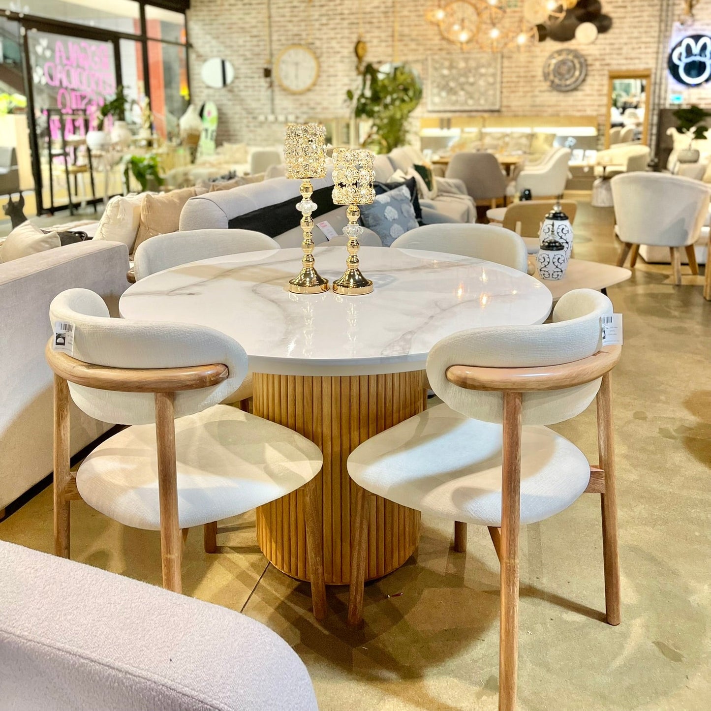 Juego de Comedor Aura en Roble Natural de Diseño Moderno y Artesanal